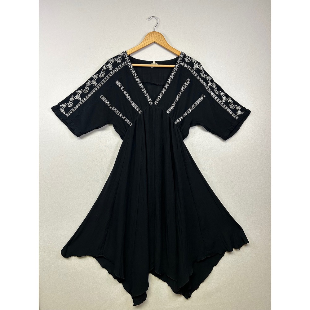 Boho En Creme Womens Medium Black Embroidered V-Neck Handkerchief Hem Dress